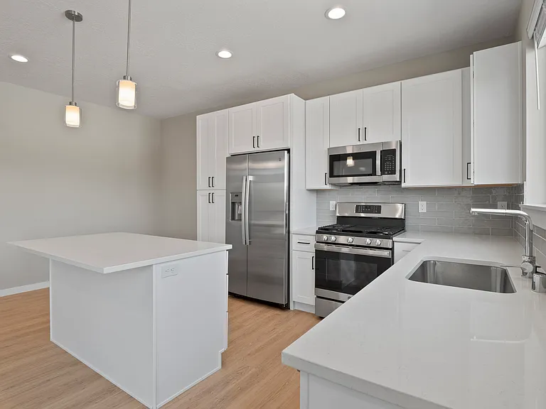 1679 S Cochran St — Photo 4