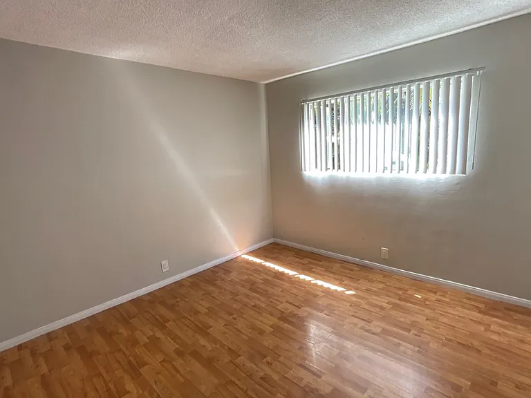 1675 Amberwood — Photo 26
