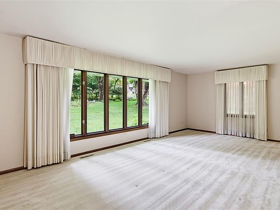 2nd image of 2008 Noble Court