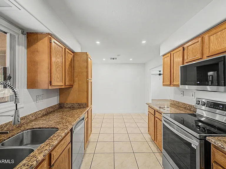 3613 S Kenneth Pl — Photo 10