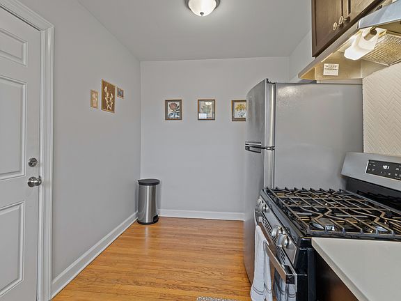 3rd image of 6441 N Hamilton Ave #1G