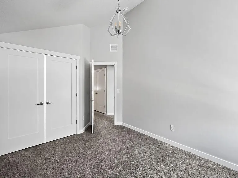 735 E Zekes Ct — Photo 16