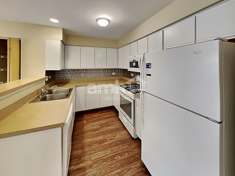 2440 Frost Dr — Photo 3