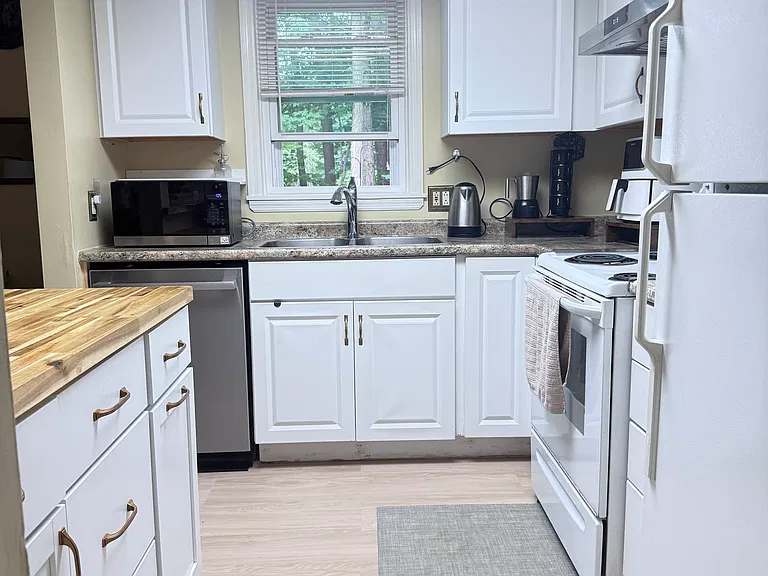 13 Kimberly Dr #C — Photo 9