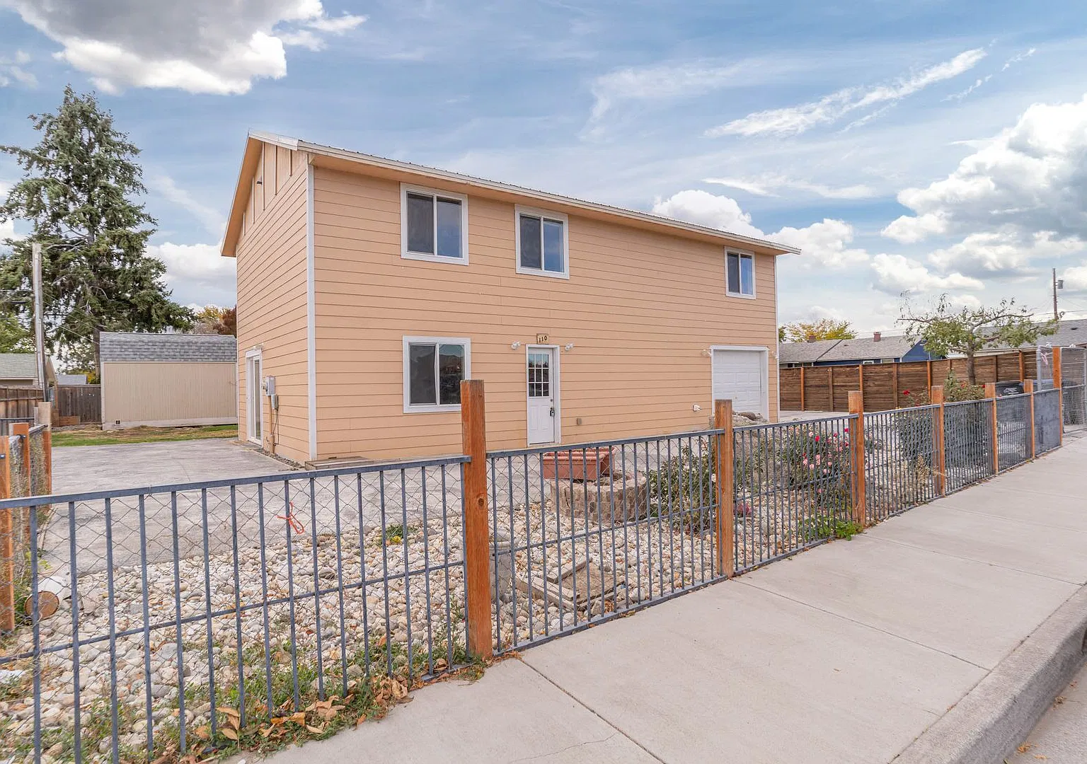 Spacious 4-Bedroom, 3-Bathroom Home in Quincy, WA! — Photo 1