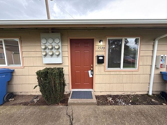 3rd image of 1570 Bellevue St SE