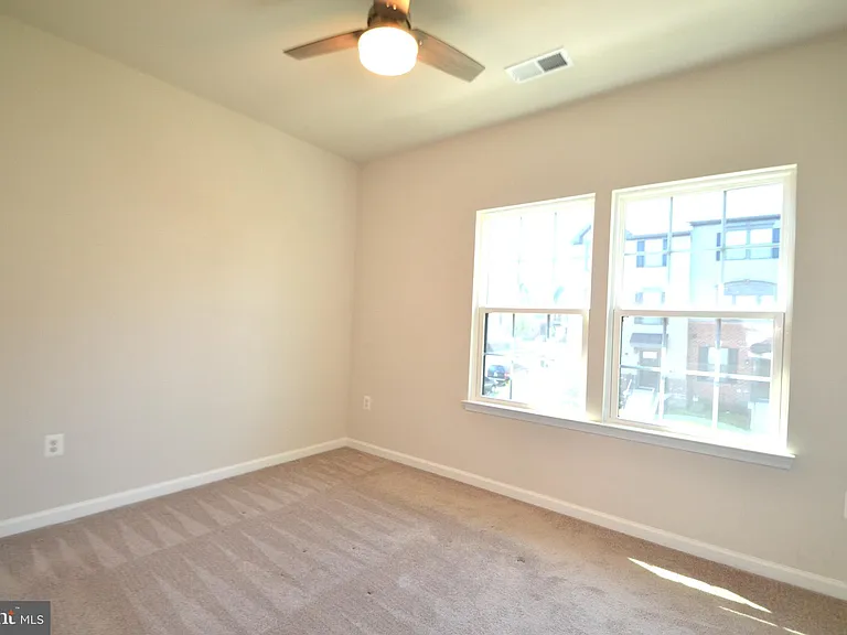1318 Trestle Dr — Photo 15