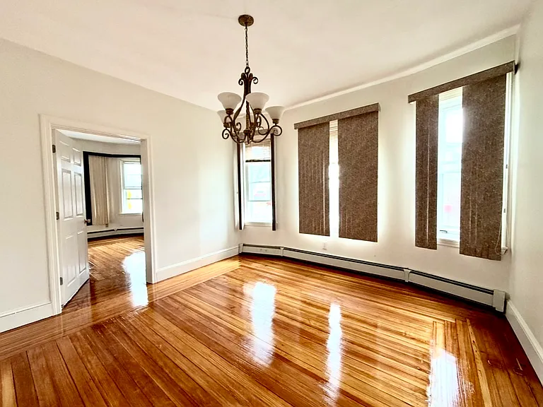 1129 Saratoga St #1 — Photo 7