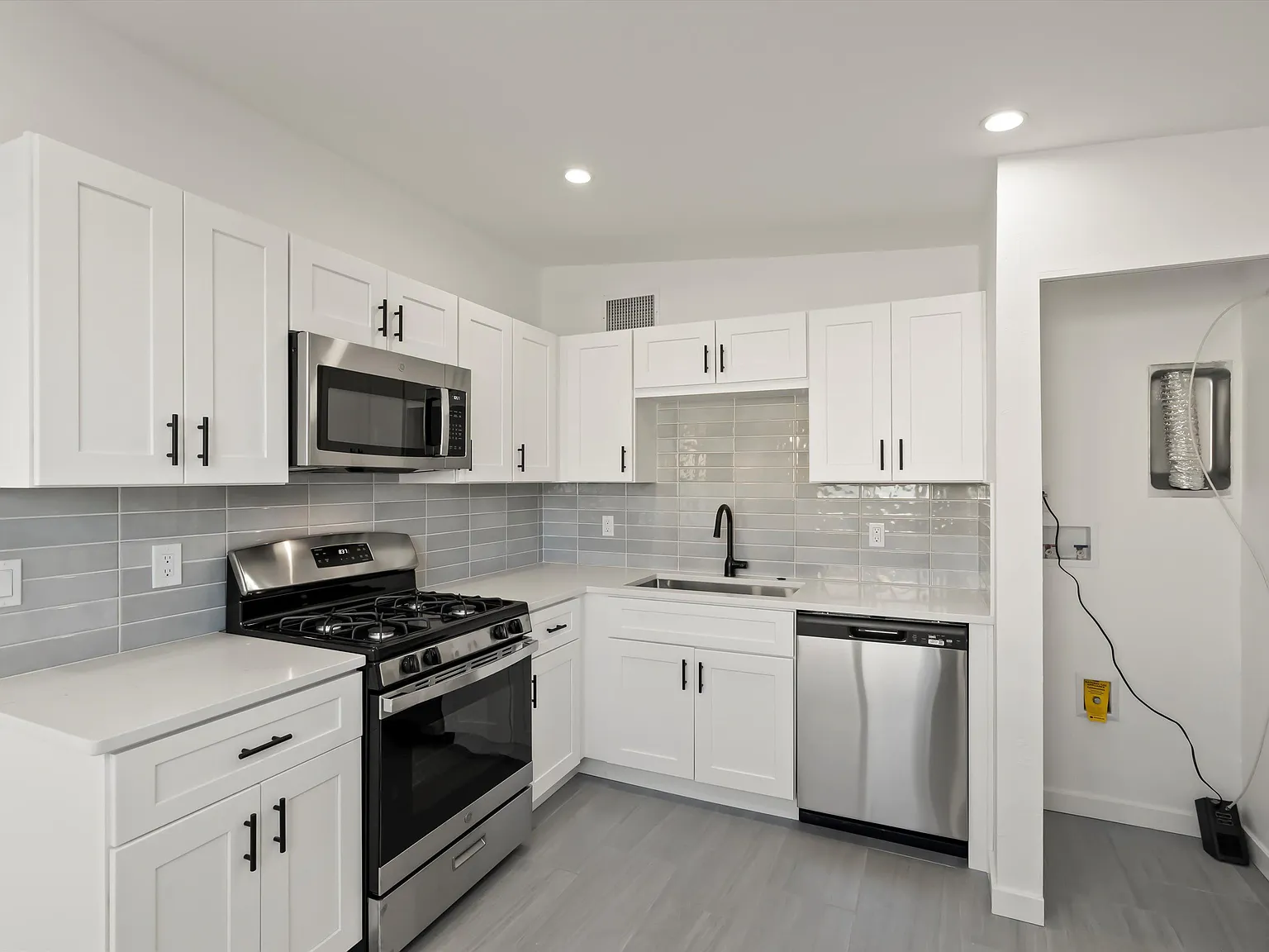2 bed, 1.0 bath, 770 sqft, $1,550 — Photo 3