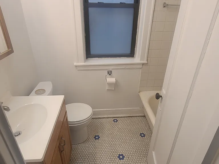 2437 W Logan Blvd #1F — Photo 6