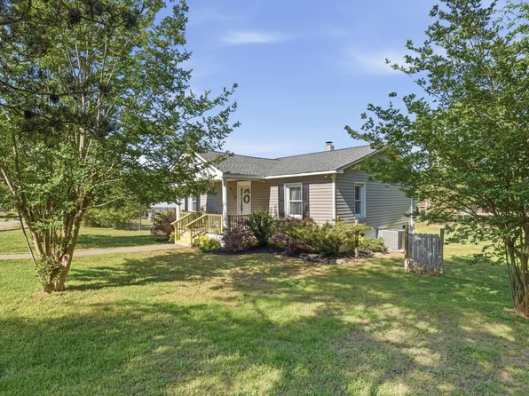 335 Guernsey Ln, Spartanburg, SC 29306