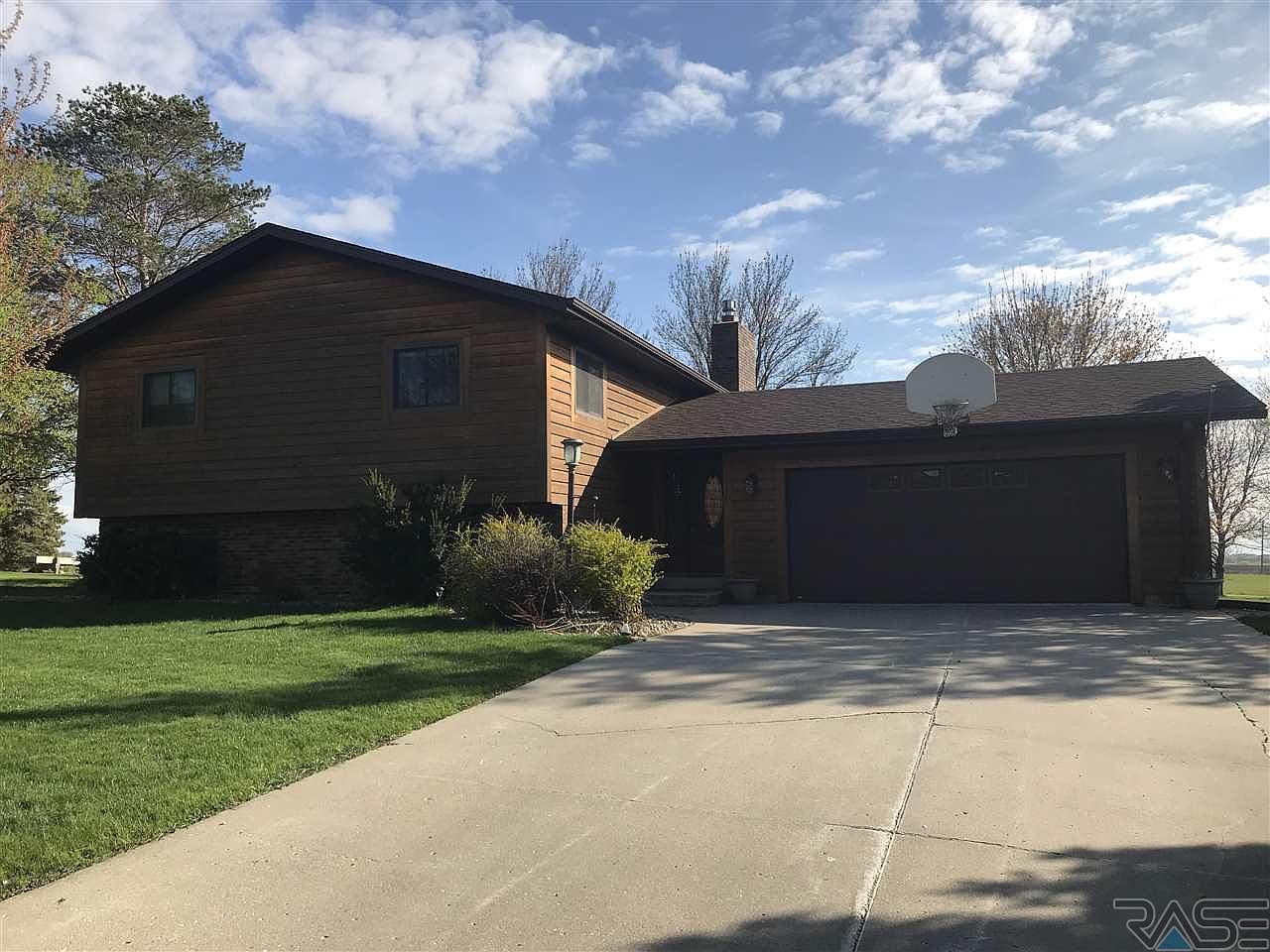 1010 S Wind St, Flandreau, SD 57028 Zillow