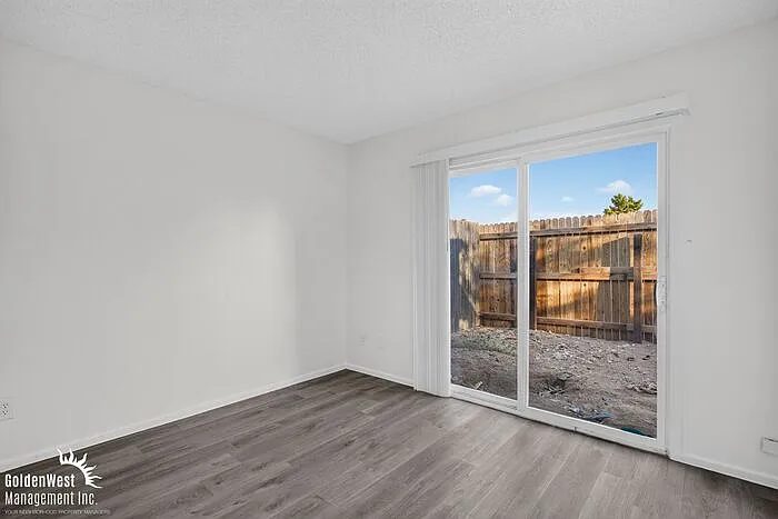 2209 W Belmont Ave #6 — Photo 6