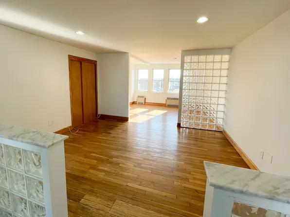 20-36 33rd St #2, Astoria, NY 11105