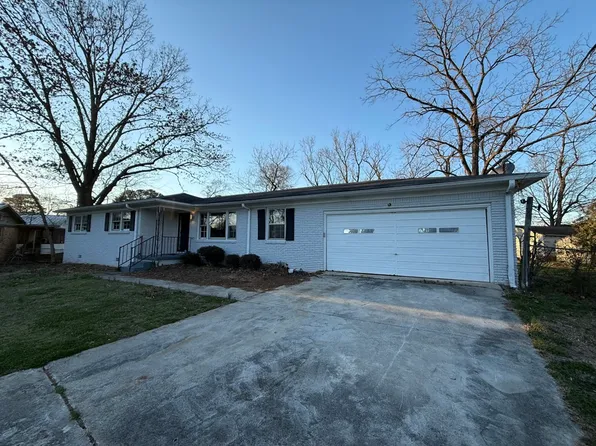 2111 Club View Ct NW, Huntsville, AL 35810