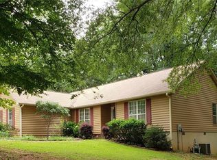 221 Hudson River Dr, Commerce, GA 30530