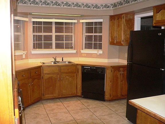 Kitchen with all appliances