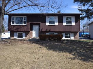 65 Rolling Ridge Ln, Lindenhurst, IL 60046
