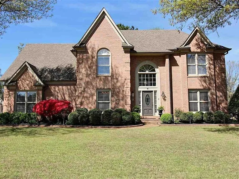 2345 Linkenholt Dr — Photo 1