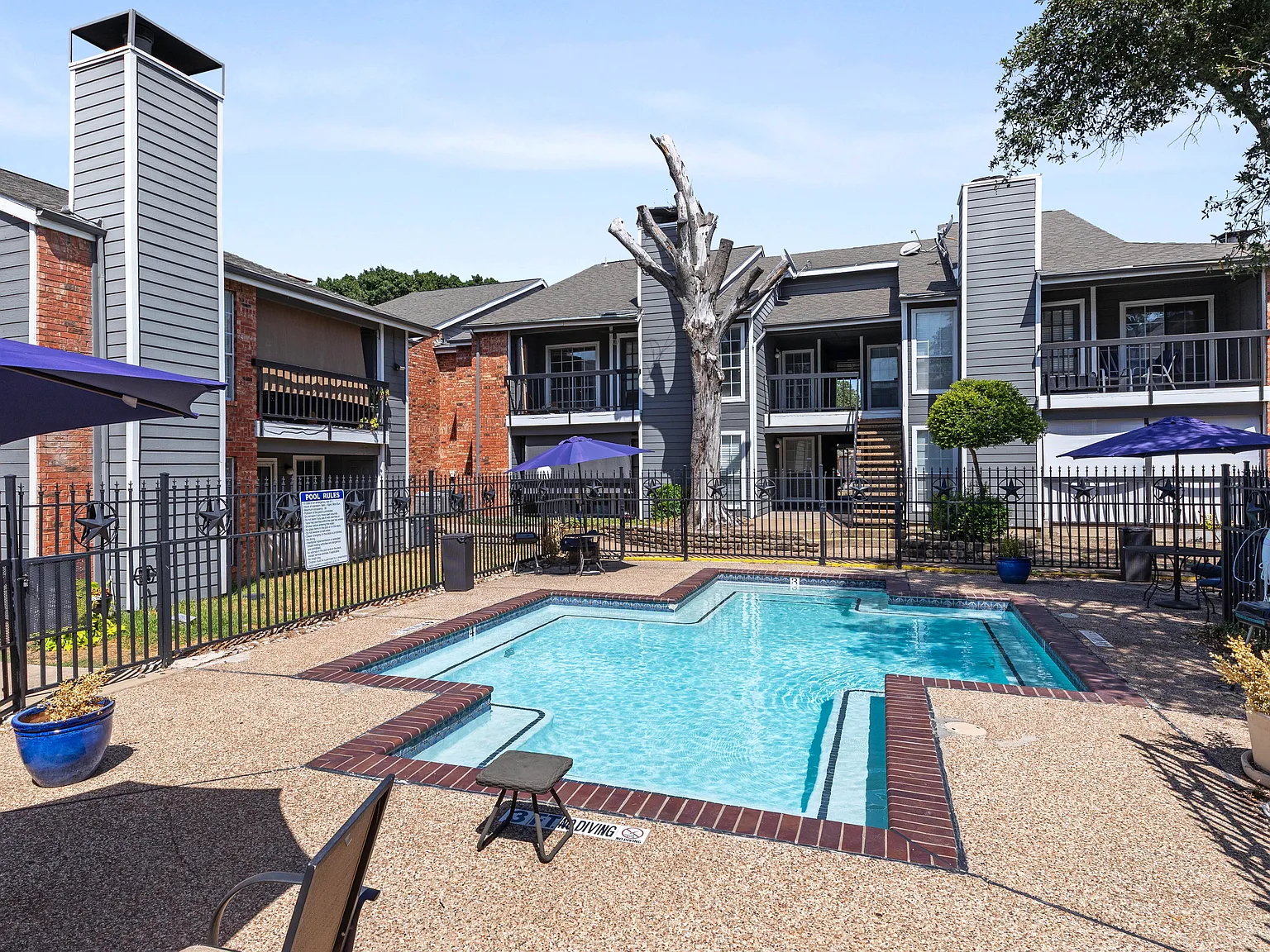 2 bed, 737 sqft, $1,395 — Photo 2