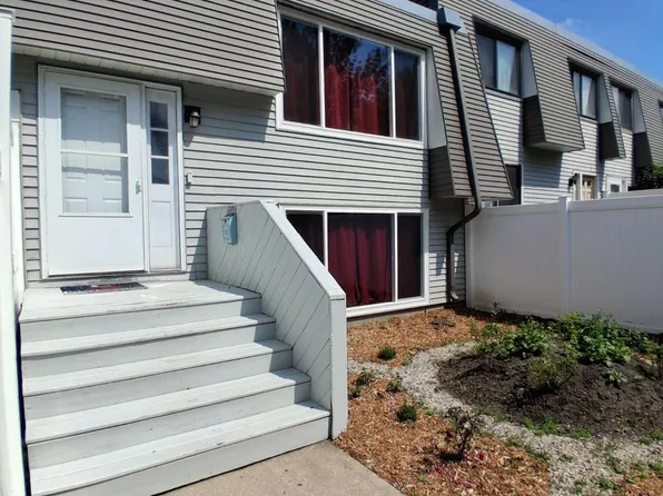 910 N 39th St, Grand Forks, ND 58203