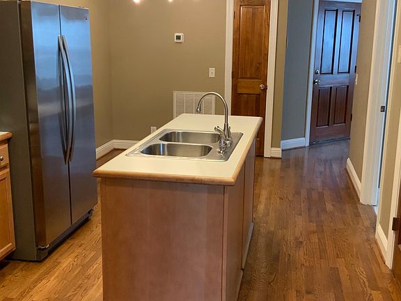 2nd image of 512 Acklen Park Dr
