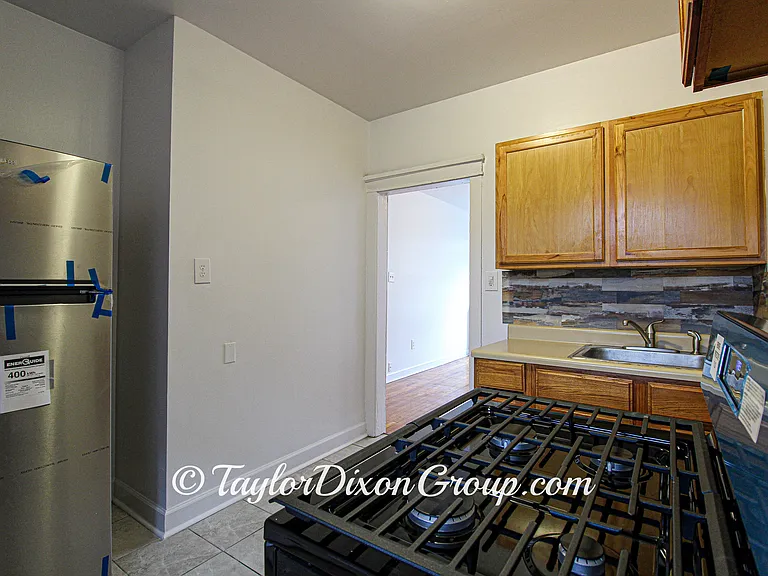 506 E 70th St #1 — Photo 17
