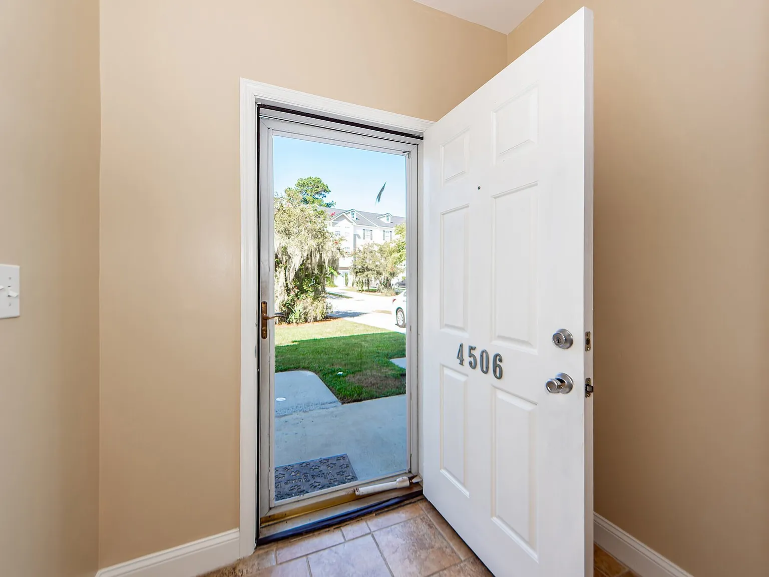 3 bed, 3.0 bath, 1619 sqft, $2,150 — Photo 4