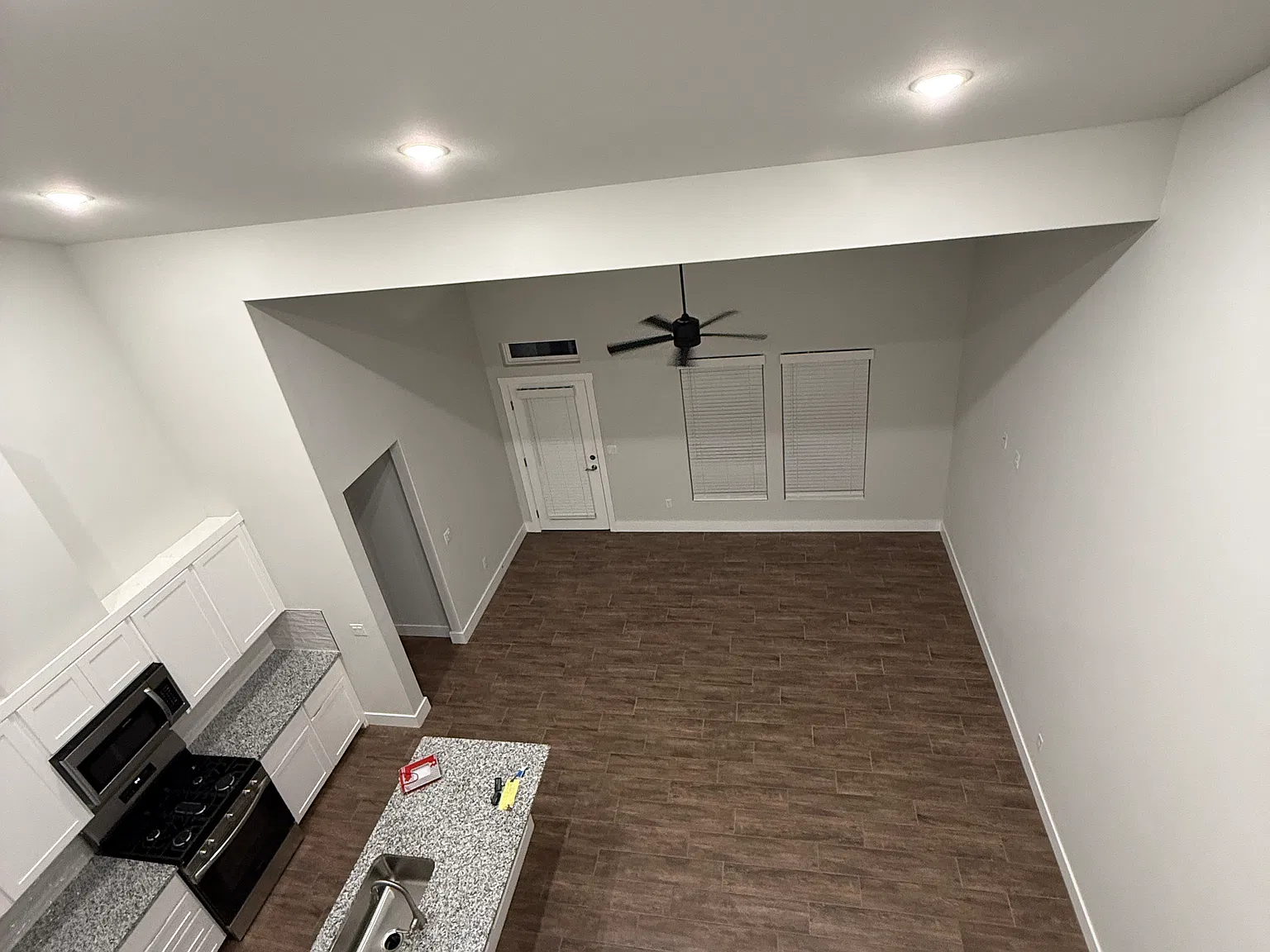 3 bed, 2.5 bath, 1450 sqft, $1,600 — Photo 2