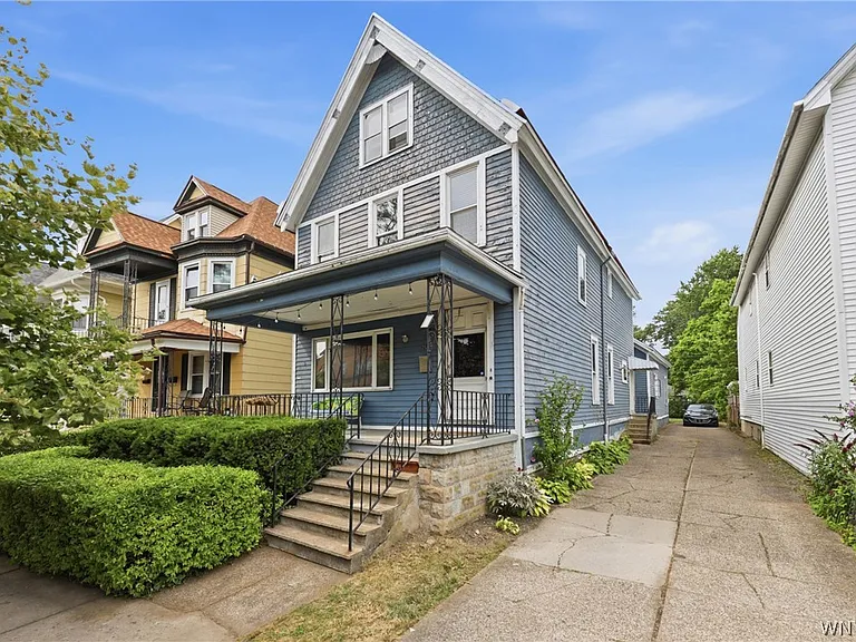 304 W Delavan Ave — Photo 2