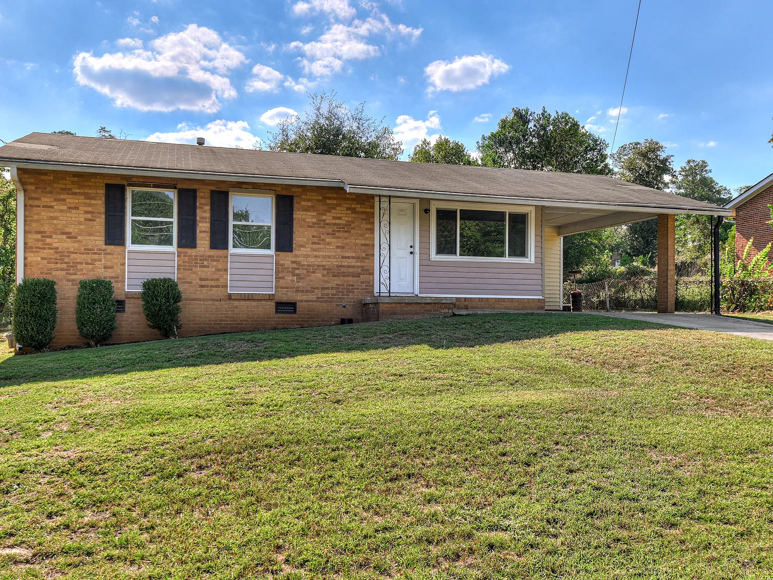 3 bed, 1200 sqft, $2,000 — Photo 3