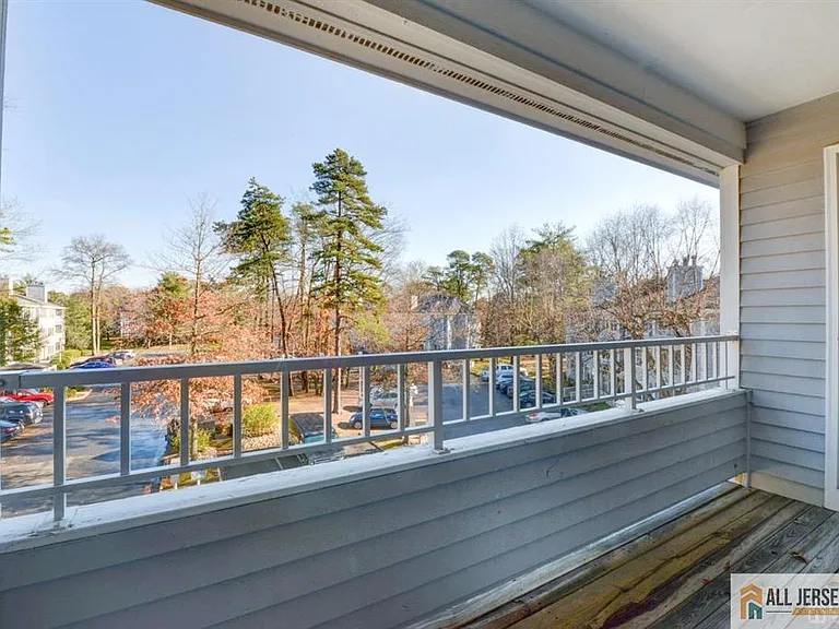 1909 Tanglewood Ct — Photo 17