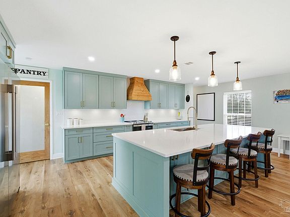 3rd image of 690 Cooley Rd