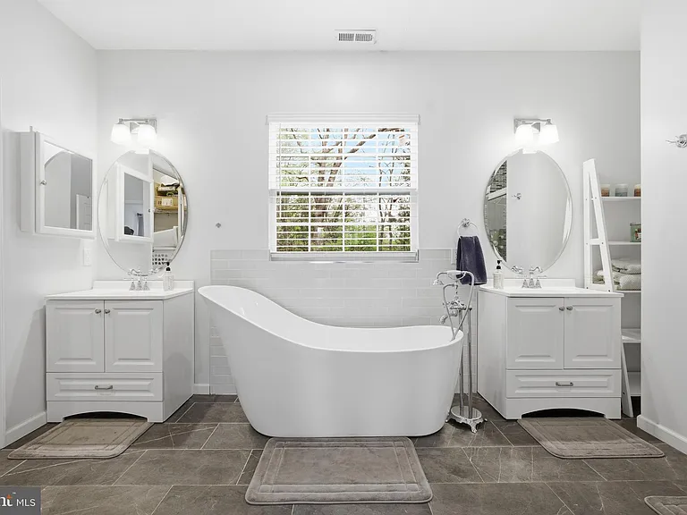 8664 Pohick Forest Ct — Photo 22