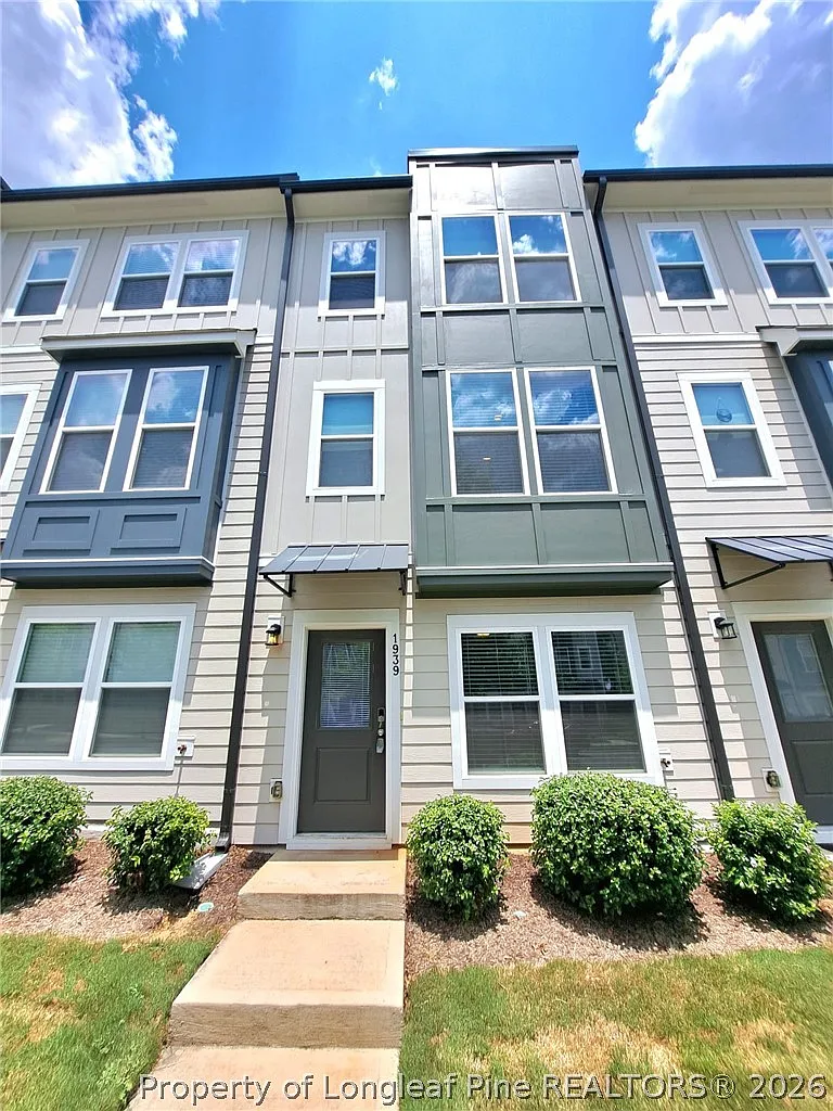 2 bed, 1.5 bath, 1643 sqft, $1,950 — Photo 2