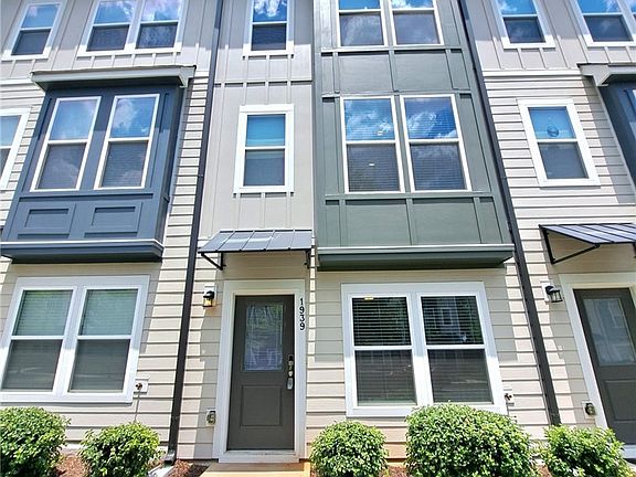 2nd image of 1939 Robin Hill Ln