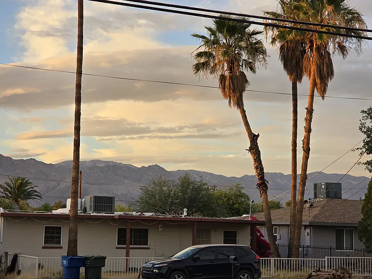 Beautiful Mountain Views From front of the unit.
