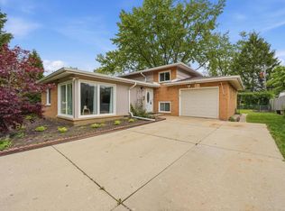 5 S Waterman Ave, Arlington Heights, IL 60004