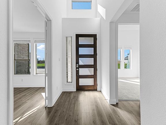 5th image of 327 Trillium St