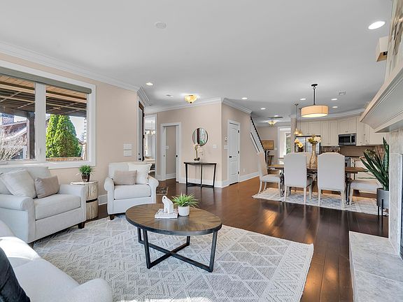 5th image of 1 Village Mews Rd