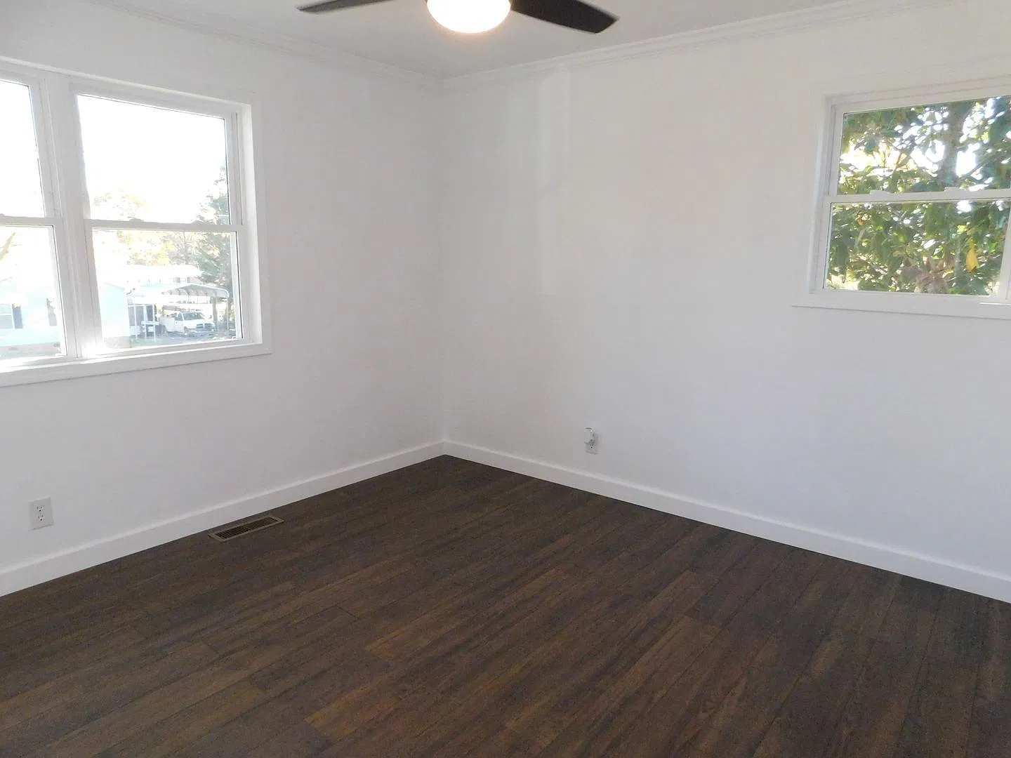 Like new 2 bed 1 bath home — Photo 3