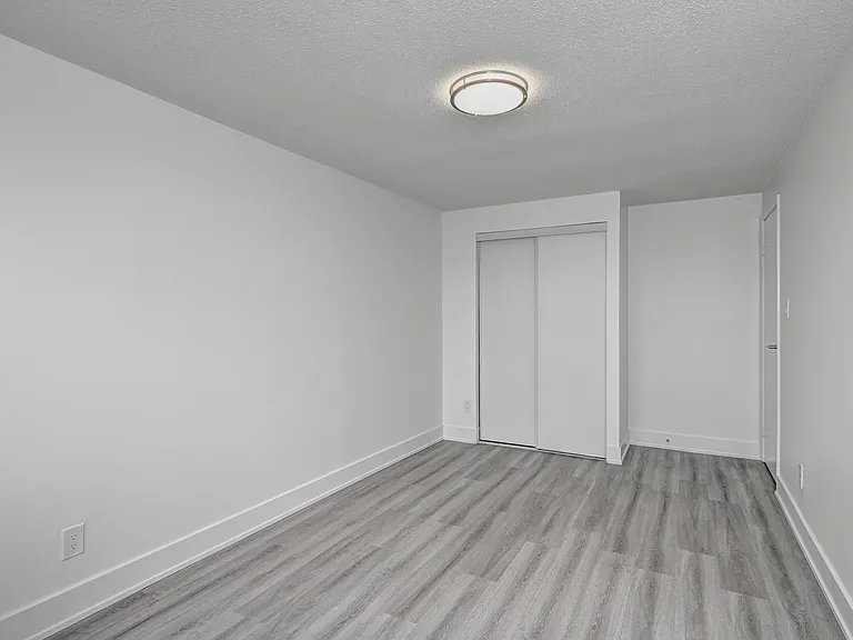 137 Woodside Ave — Photo 13