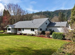 9401 Old Stage Rd, Central Pt, OR 97502