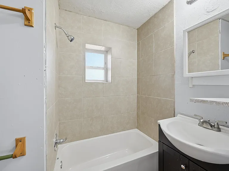 305 W Morton St — Photo 8