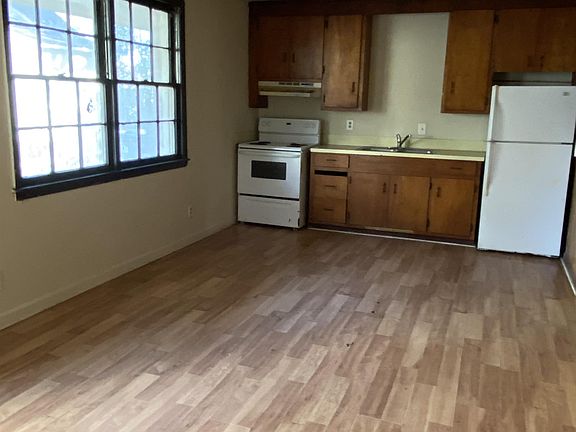2nd image of 1825 Dayton St APT B
