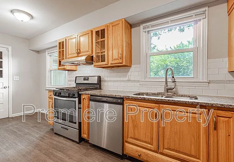 10512 E 60th Ter — Photo 3
