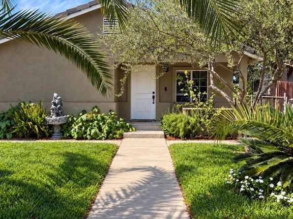 579 N Rose Avenue, Farmersville, CA 93223