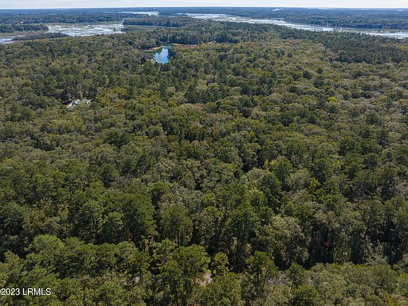 4th image of 15 Barnaby Bluff