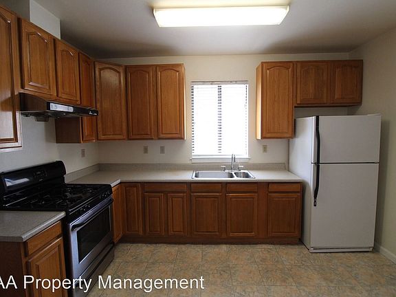 4th image of 721 Main St