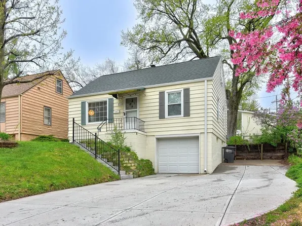 2630 N 70th St, Omaha, NE 68104